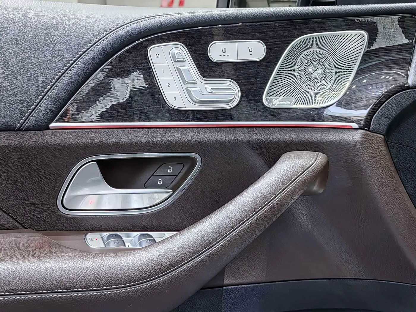 Mercedes-Benz GLS 2021 — Photo 10/20