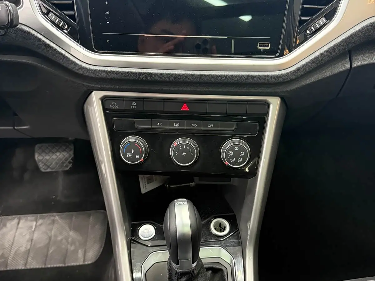 Volkswagen T-ROC 2022 — Şəkil 14/18