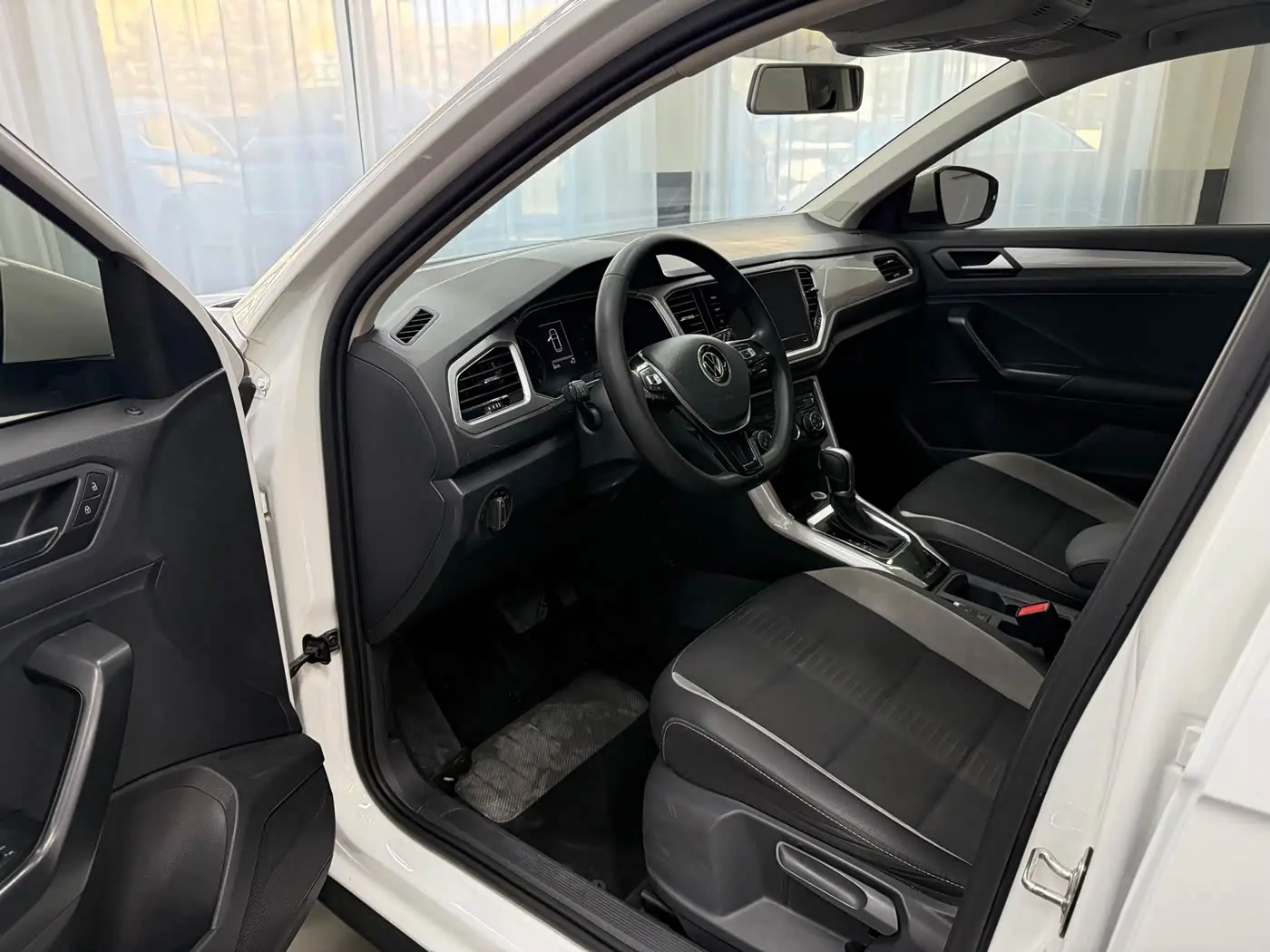 Volkswagen T-ROC 2022 — Şəkil 12/18