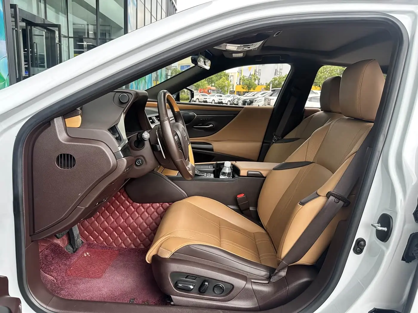 Lexus ES 2019 — Photo 9/20