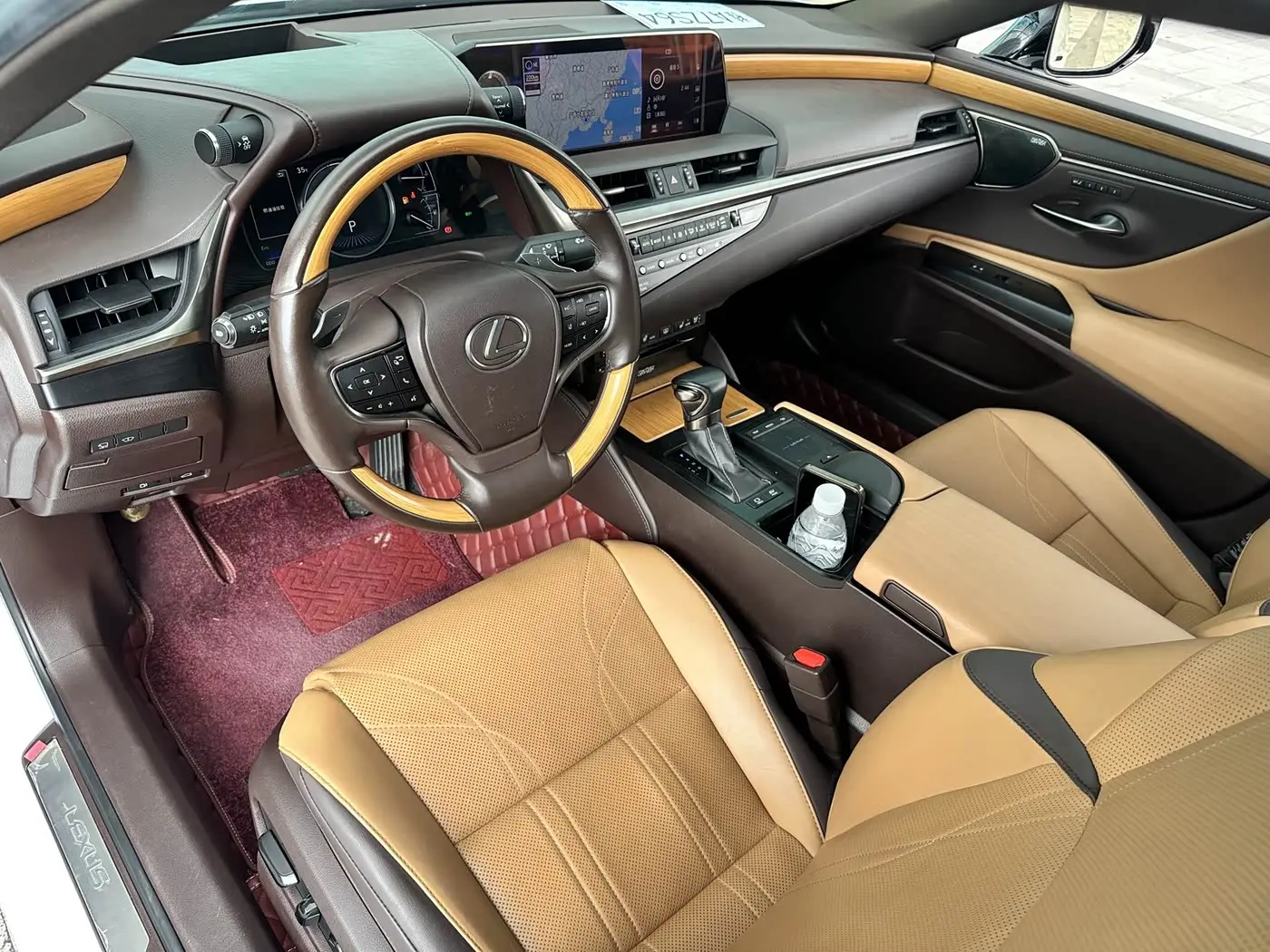 Lexus ES 2019 — Photo 17/20