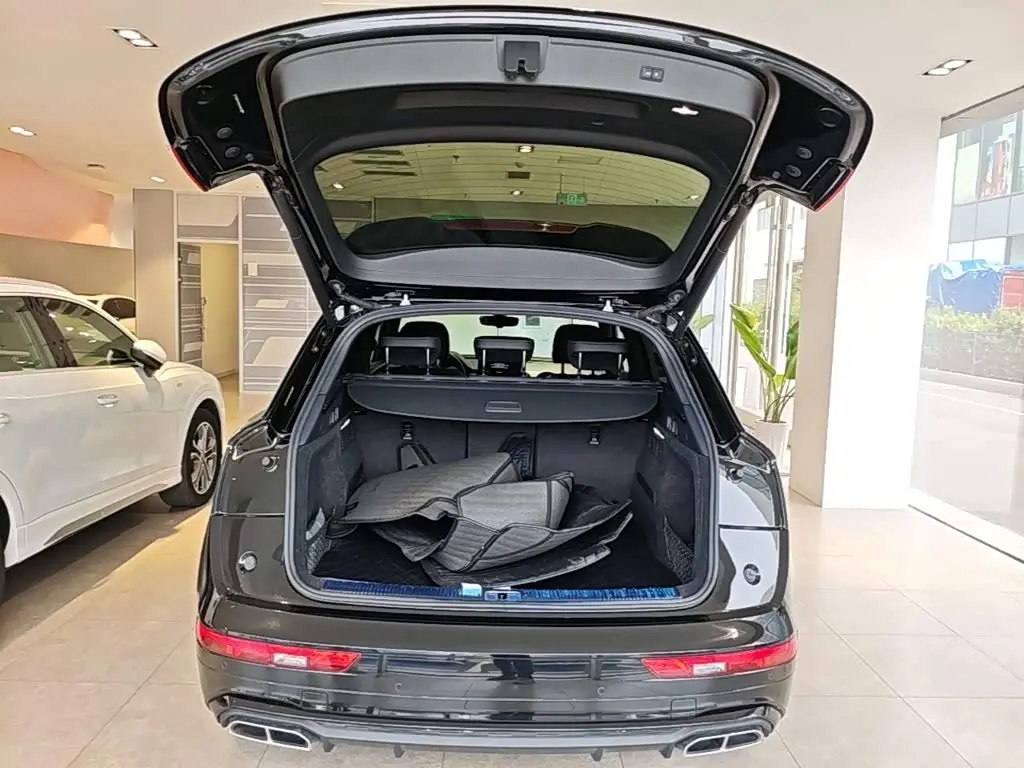 Audi Q5L 2024 — Şəkil 19/20