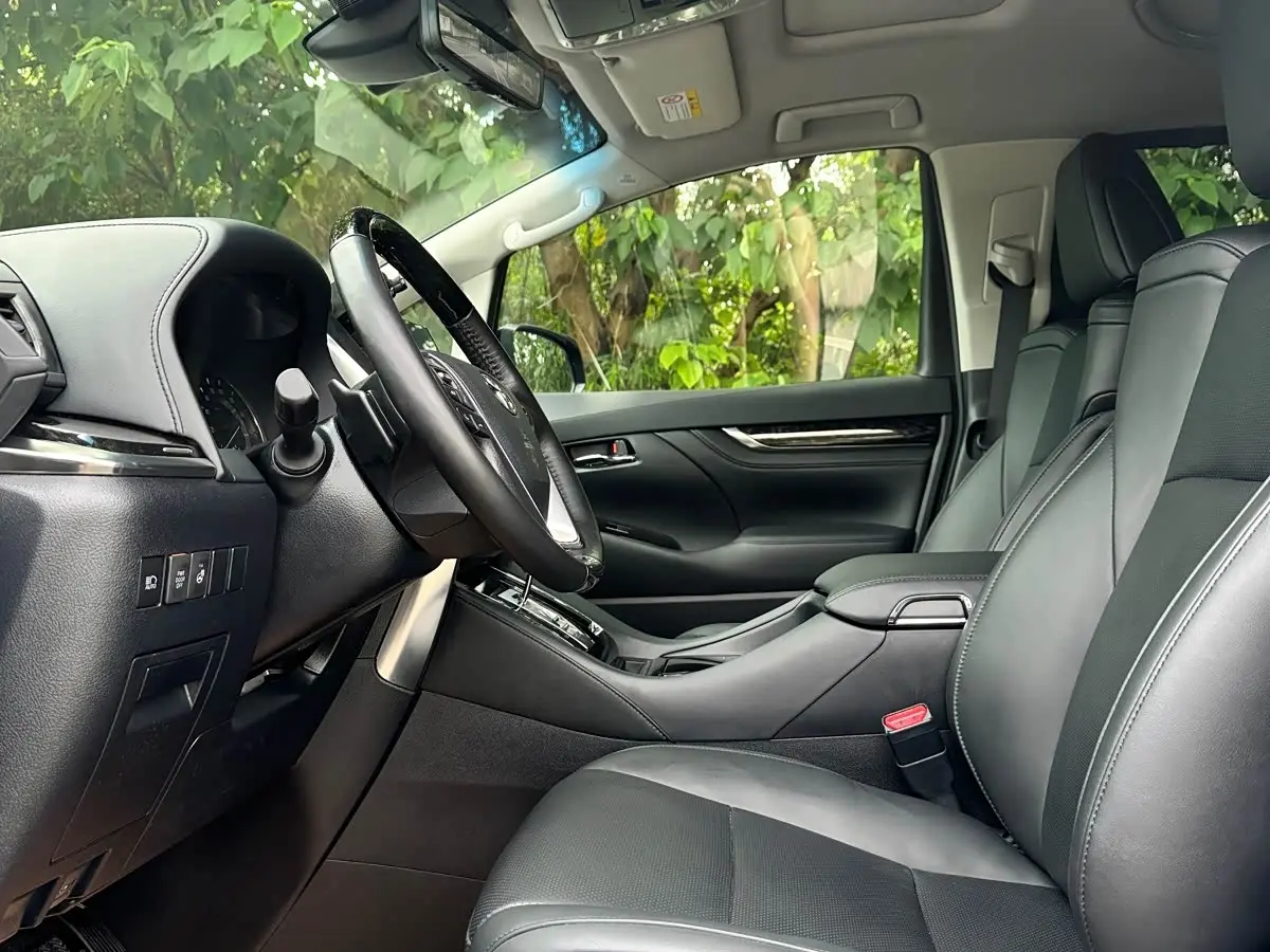 Toyota Vellfire 2023 — Photo 13/19