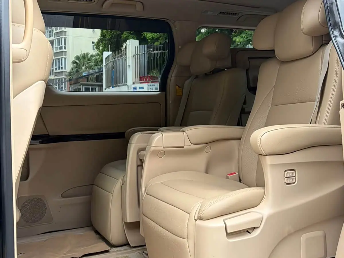 Toyota Alphard 2013 — Photo 8/12
