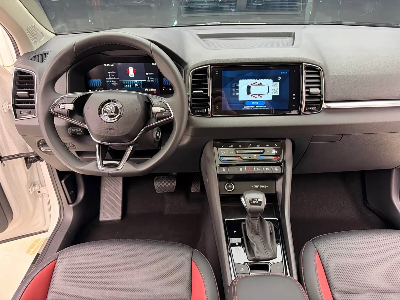 Škoda Karoq 2022 — Photo 8/20