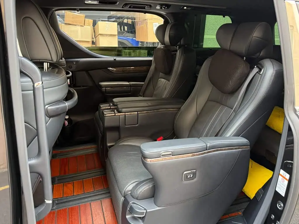 Toyota Vellfire 2019 — Photo 7/13