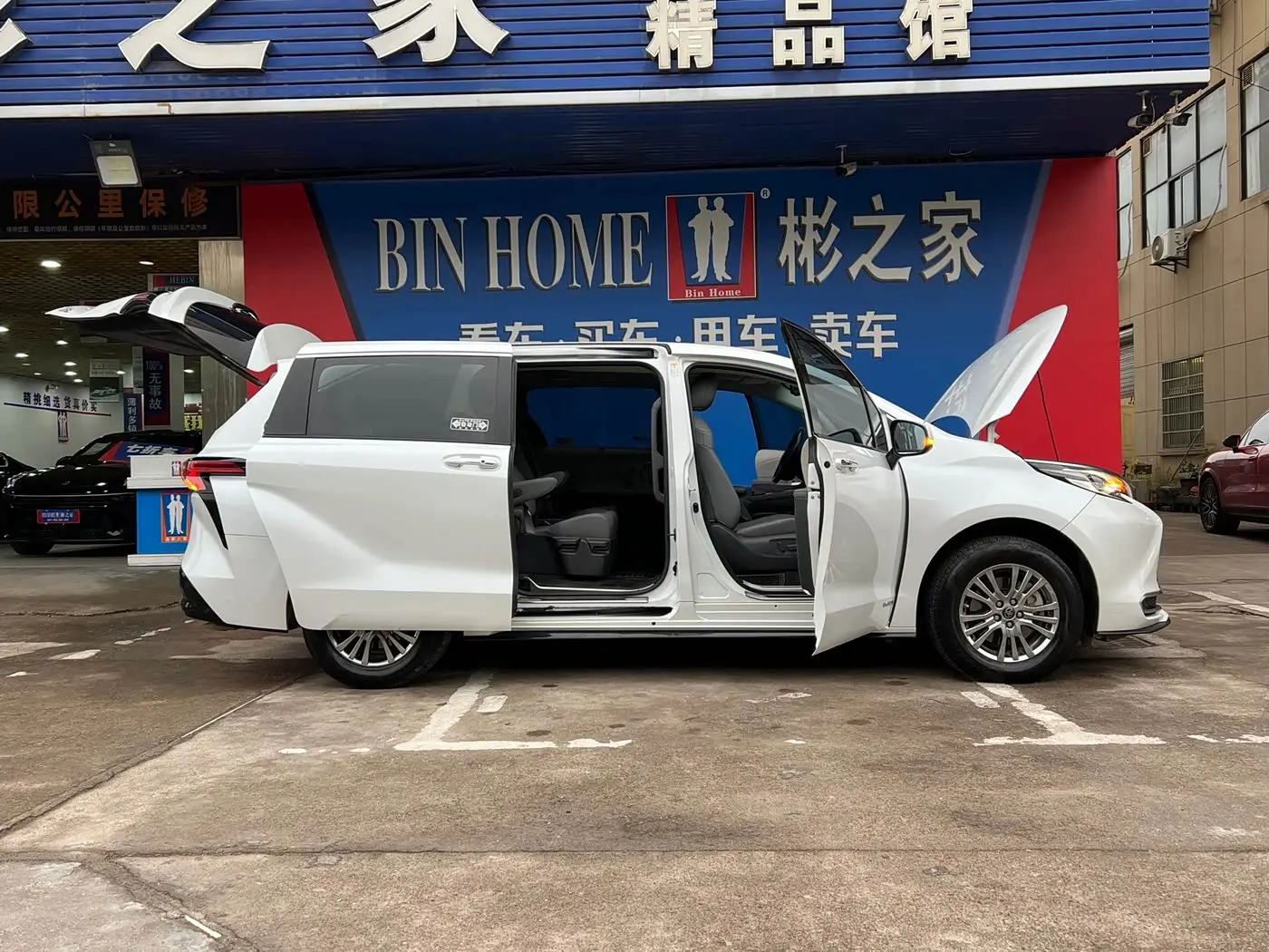 Toyota Sienna 2023 — Photo 19/20