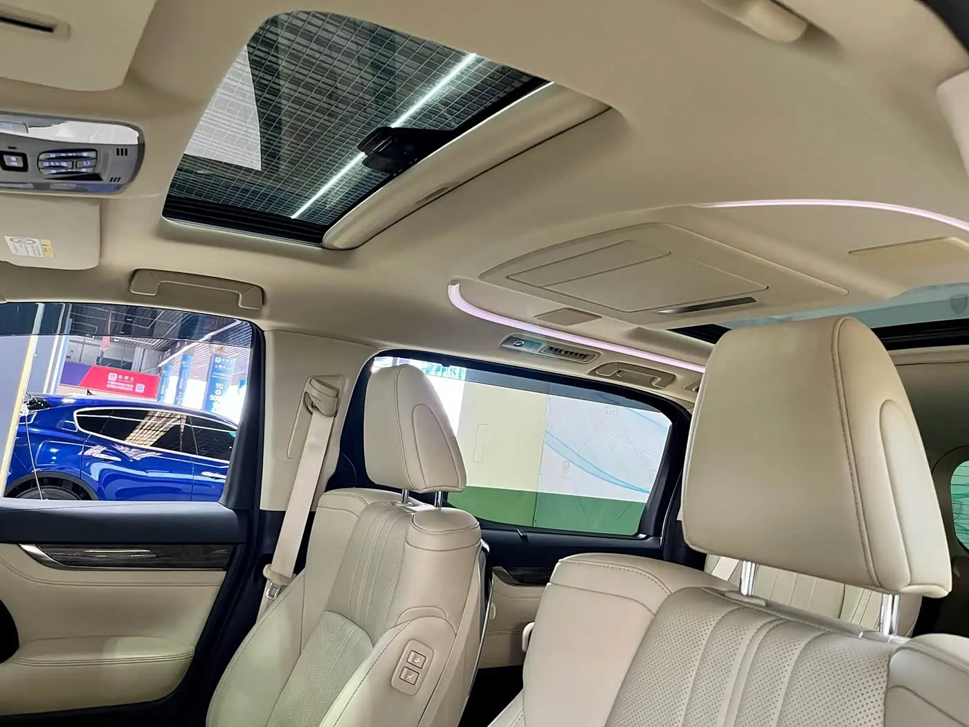Toyota Alphard 2020 — Photo 11/19