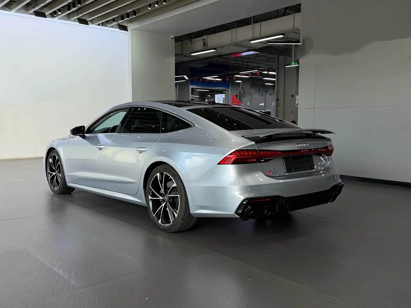 Audi A7 2023 — Фото 19/20