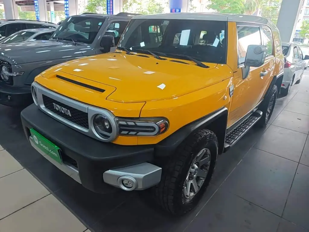 Toyota FJ Cruiser 2020 — Фото 2/20