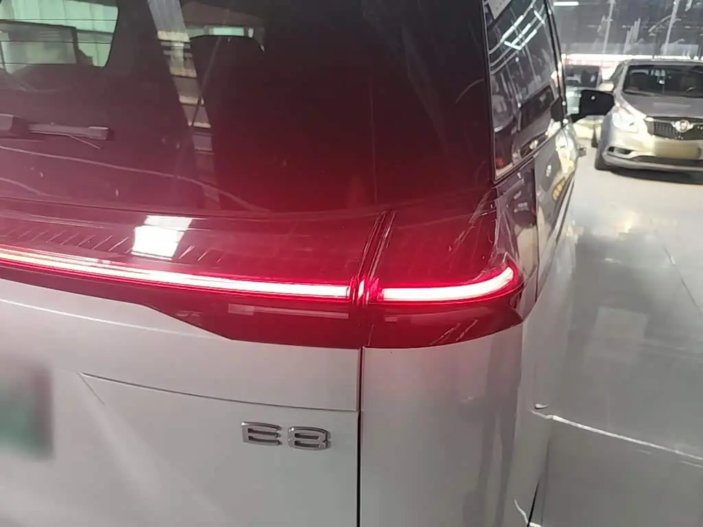 GAC Trumpchi Trumpchi E8 NEV 2024 — Фото 8/20