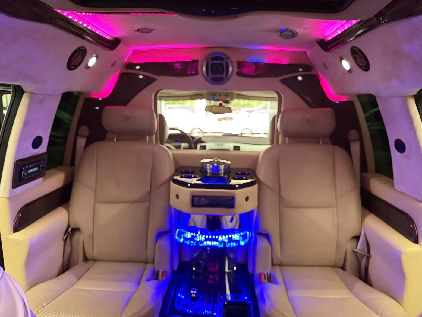 Cadillac Escalade 2010 — Photo 19/20