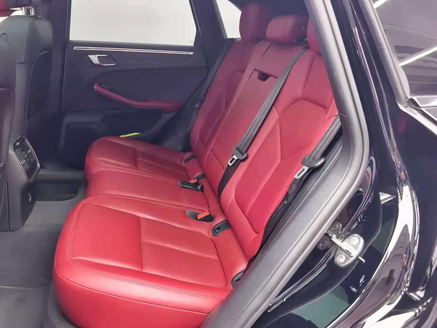Porsche Macan 2023 — Фото 11/13