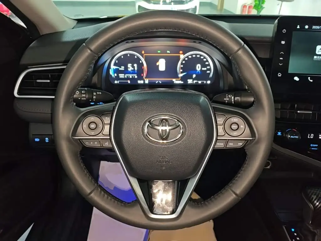 Toyota Camry 2024 — Фото 11/20