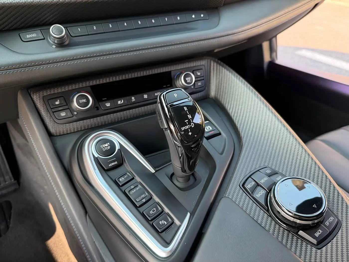 BMW i8 2018 — Фото 13/14