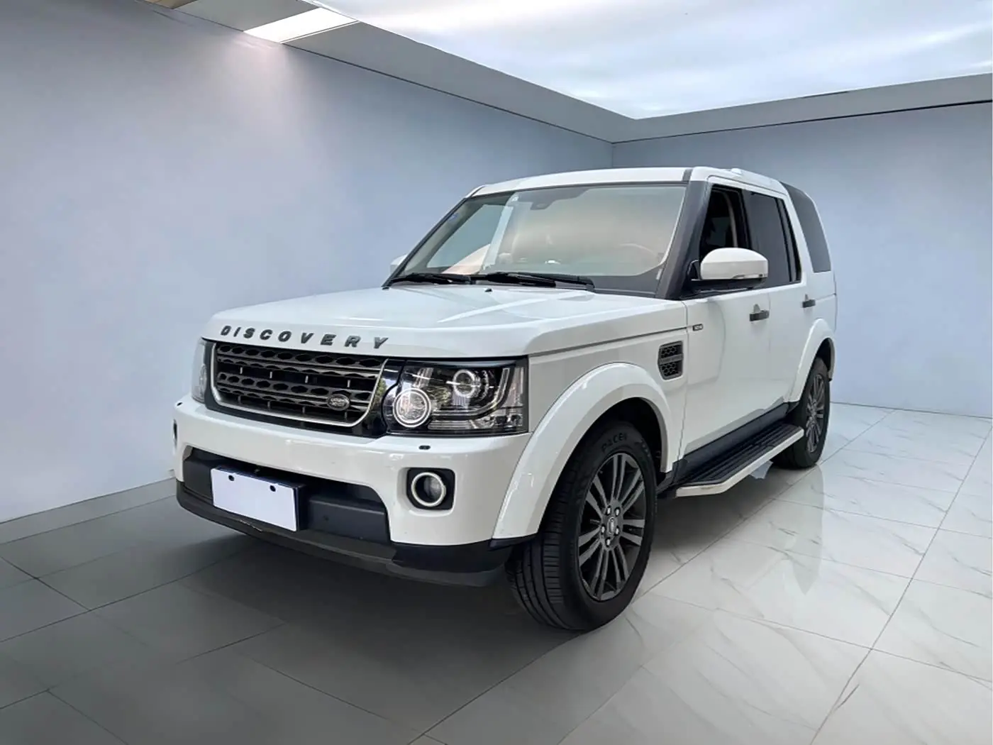 Land Rover Discovery 2017 — Photo 1/20