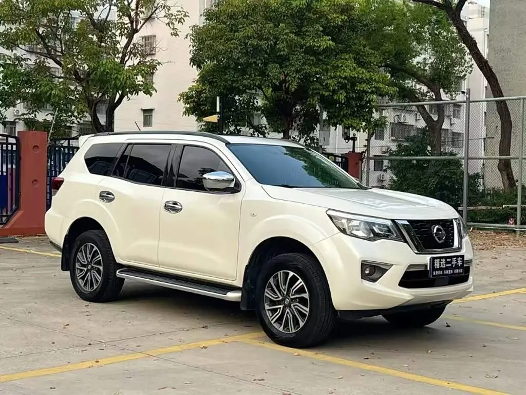 Nissan Terra 2018 — Фото 3/9
