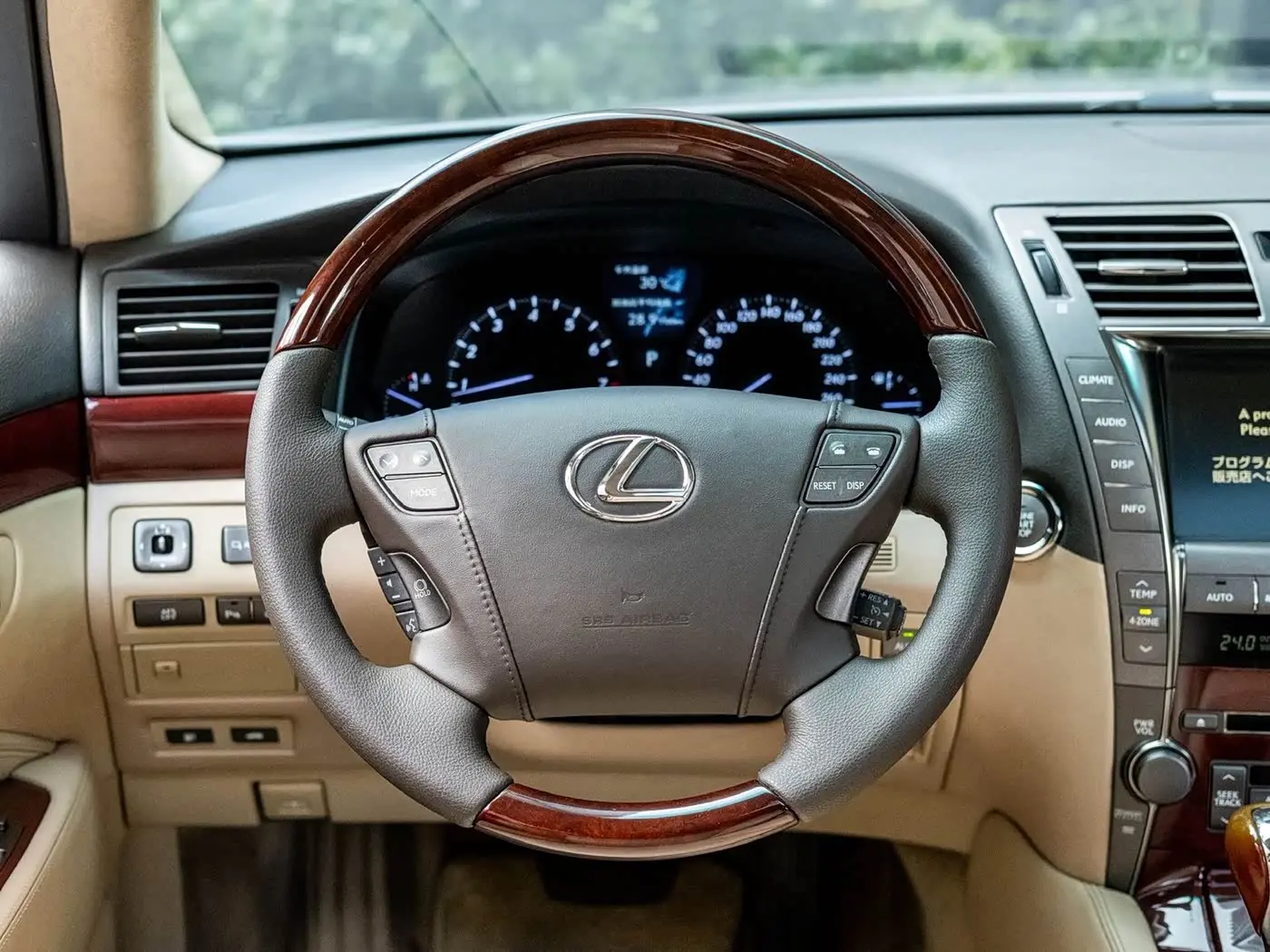 Lexus LS 2007 — Photo 8/13