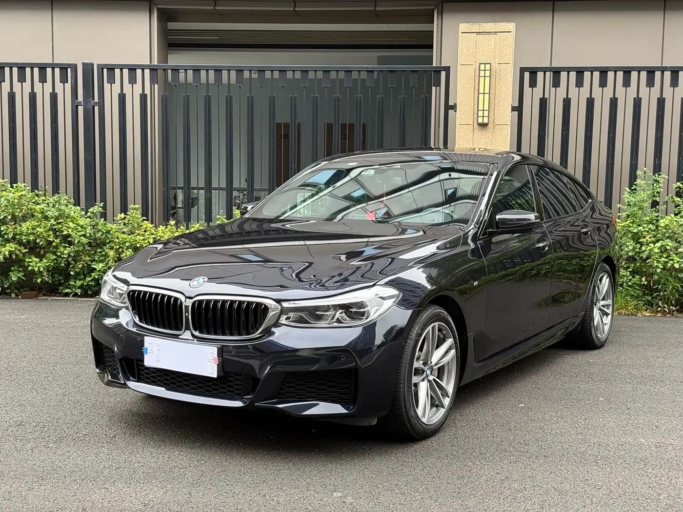 BMW 6 Series GT 2018 — Photo 1/12