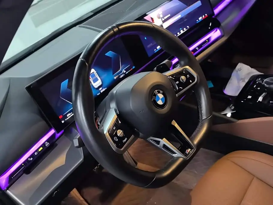 BMW 5 Series 2024 — Photo 15/16