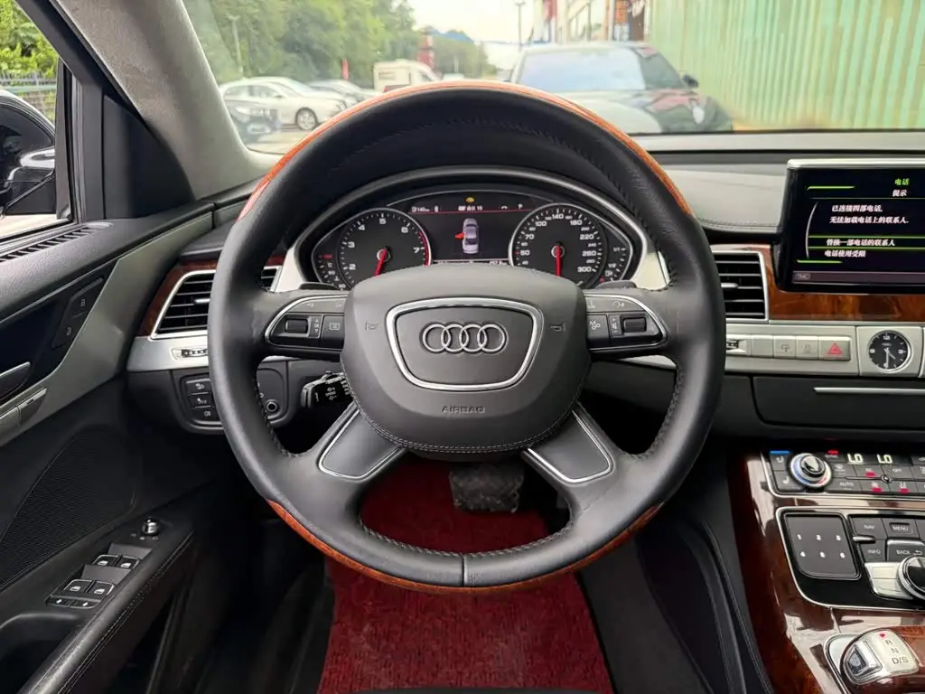 Audi A8 2011 — Photo 5/16