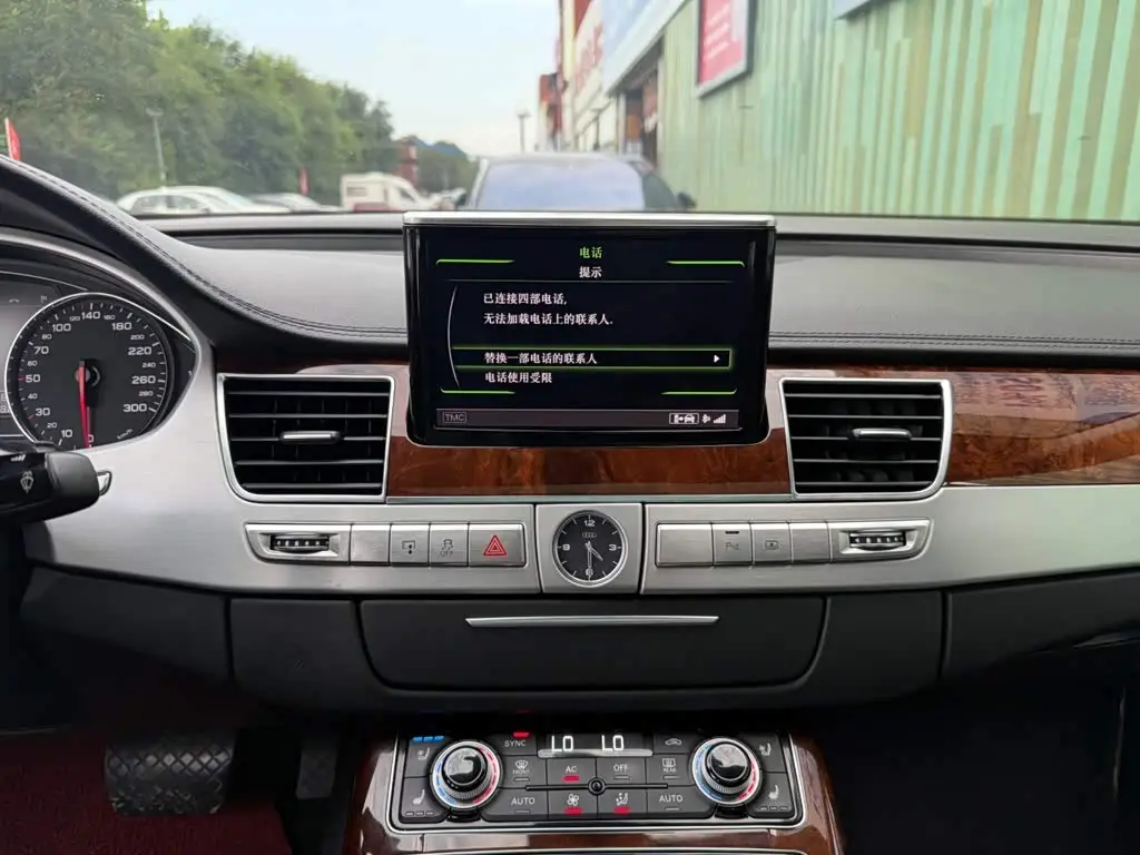 Audi A8 2011 — Photo 6/16