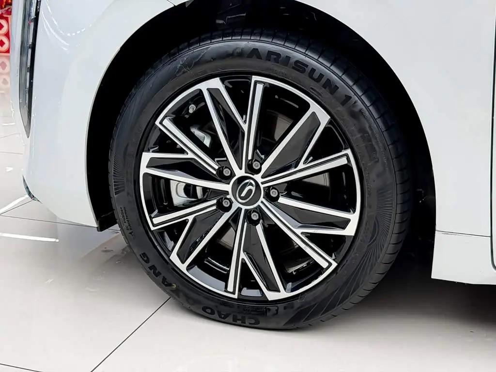 GAC Trumpchi Trumpchi E8 NEV 2024 — Фото 3/16