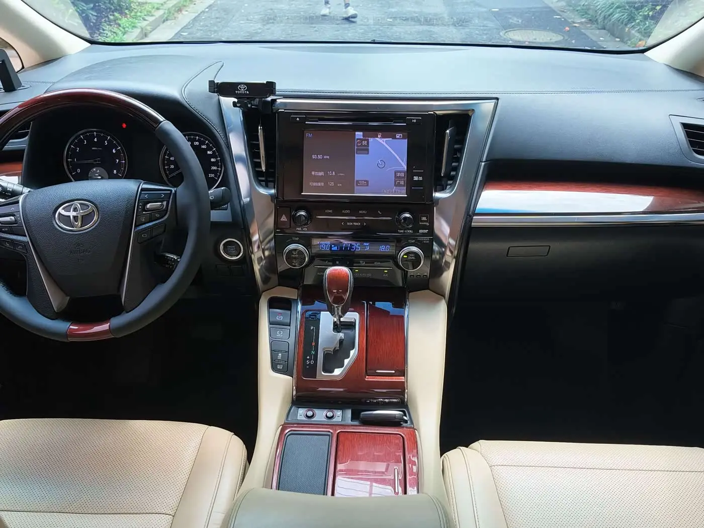 Toyota Alphard 2016 — Фото 8/11
