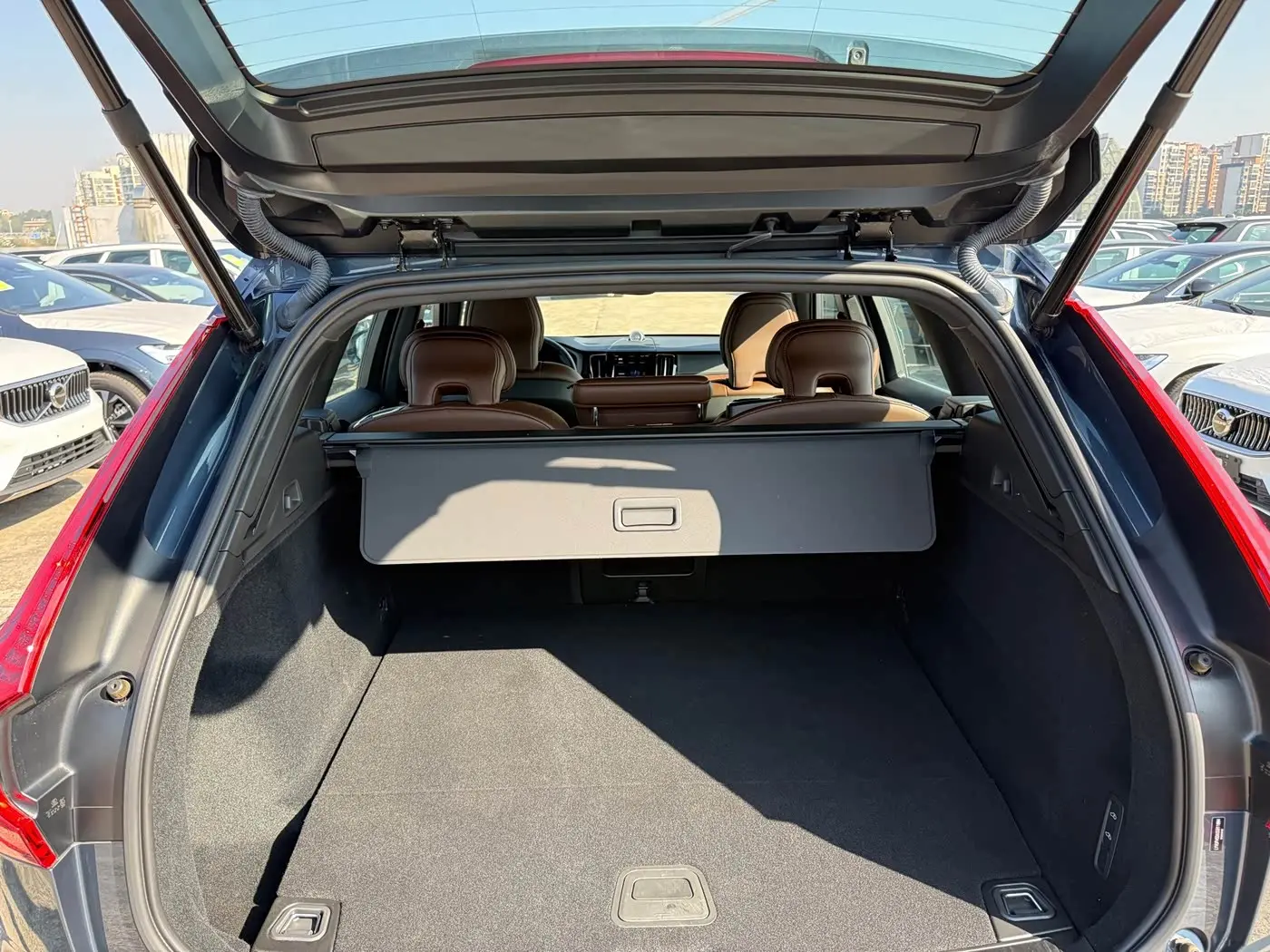 Volvo XC60 Plug-in Hybrid 2024 — Şəkil 17/20