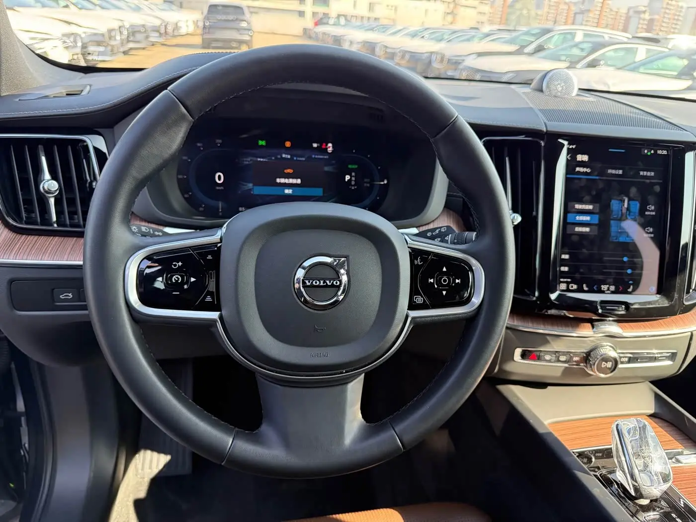 Volvo XC60 Plug-in Hybrid 2024 — Şəkil 9/20