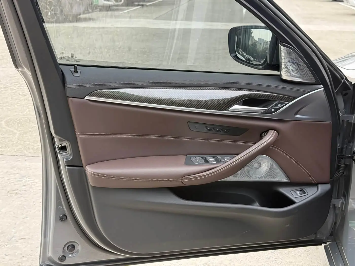 BMW 5 Series 2023 — Photo 9/16