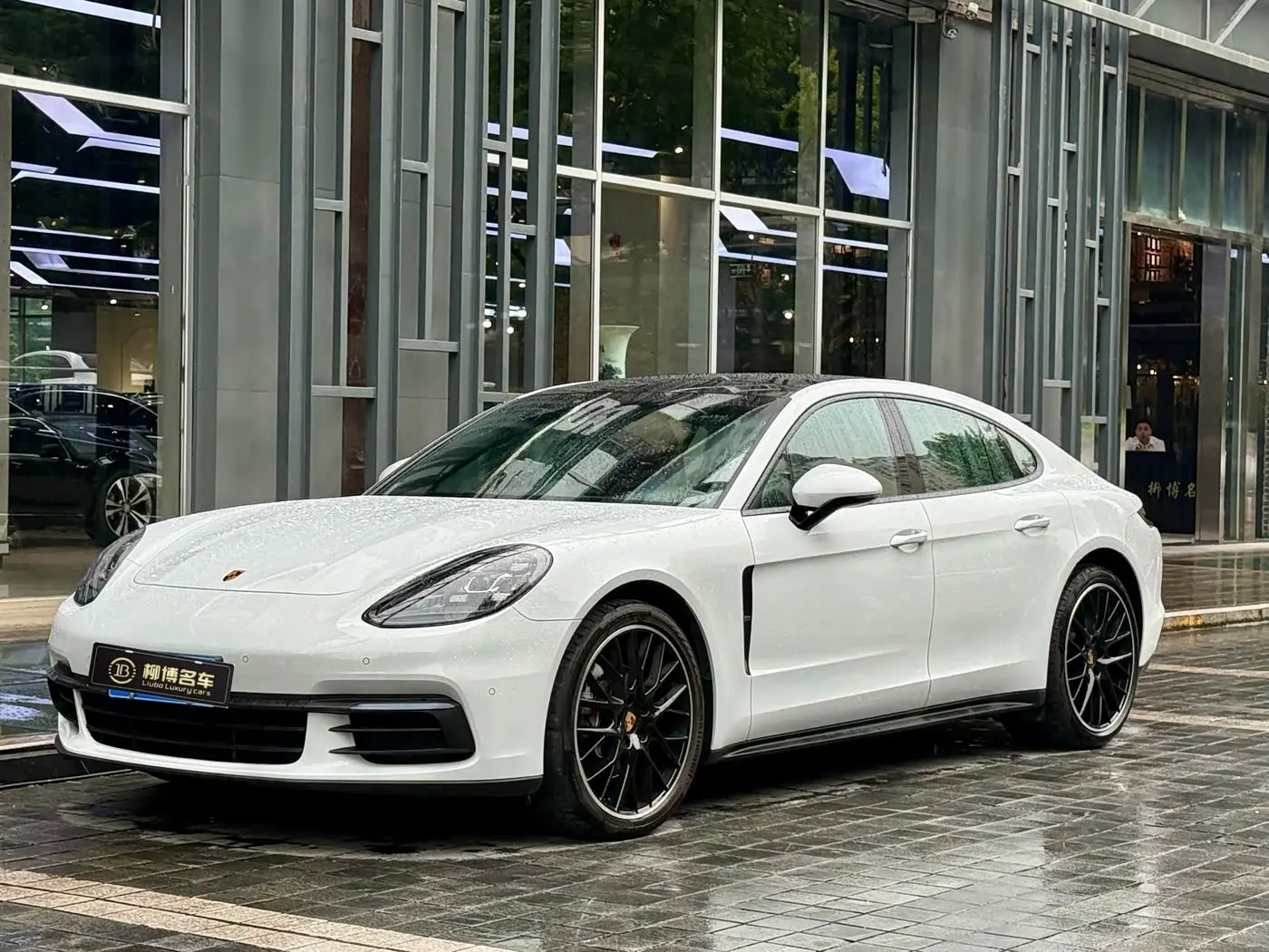 Porsche Panamera 2018 — Фото 1/17