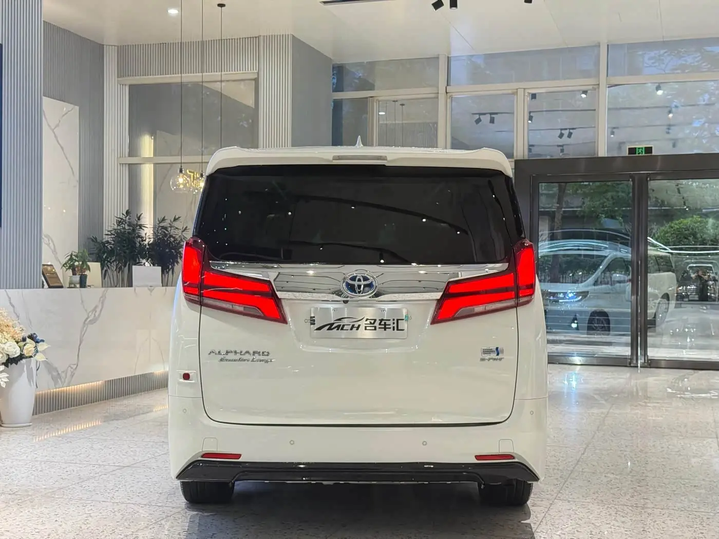 Toyota Alphard 2021 — ფოტო 4/17