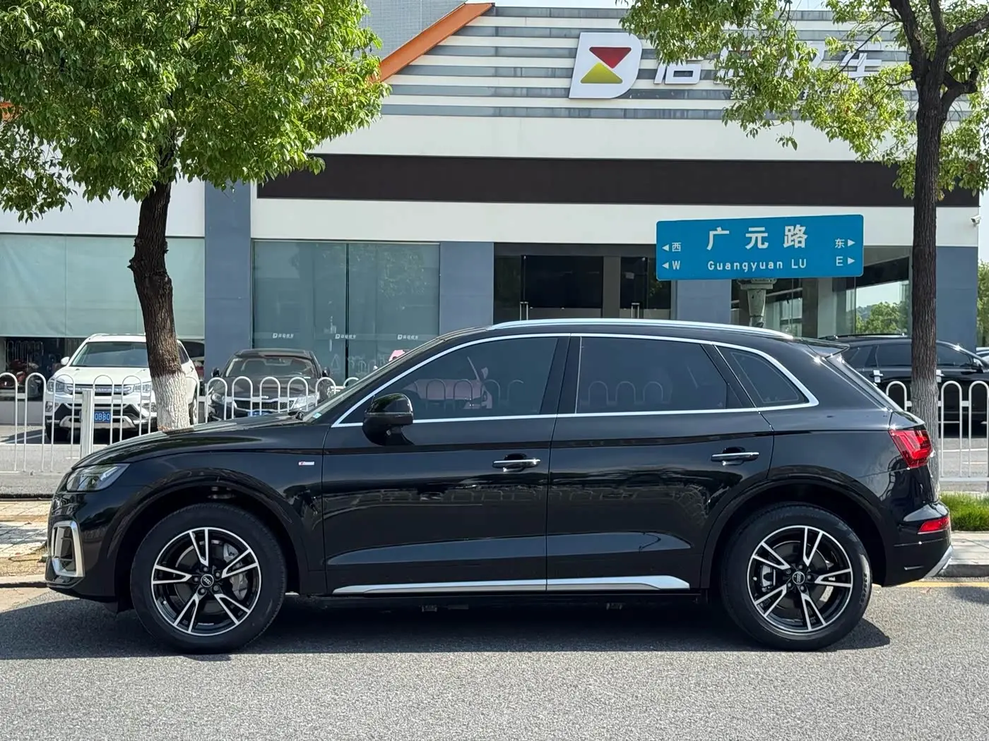 Audi Q5L 2025 — Şəkil 8/20