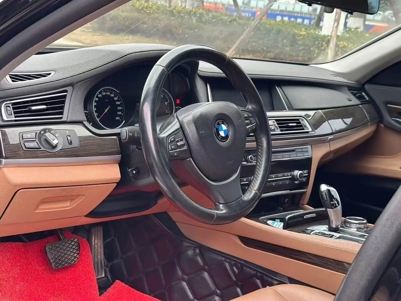 BMW 7 Series 2013 — Фото 10/17