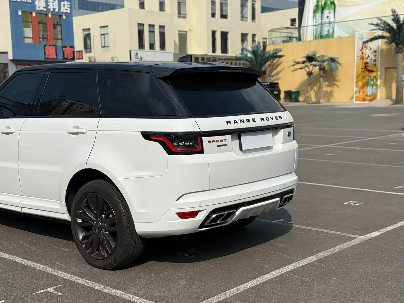 Land Rover Range Rover Sport 2017 — Photo 15/18