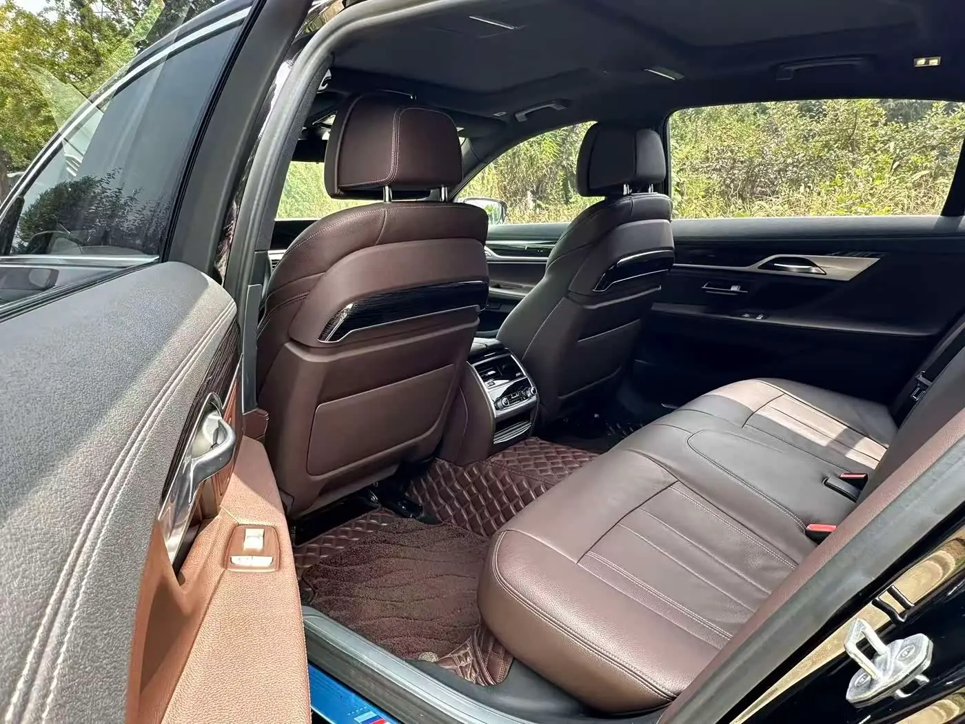 BMW 7 Series 2019 — ფოტო 8/16