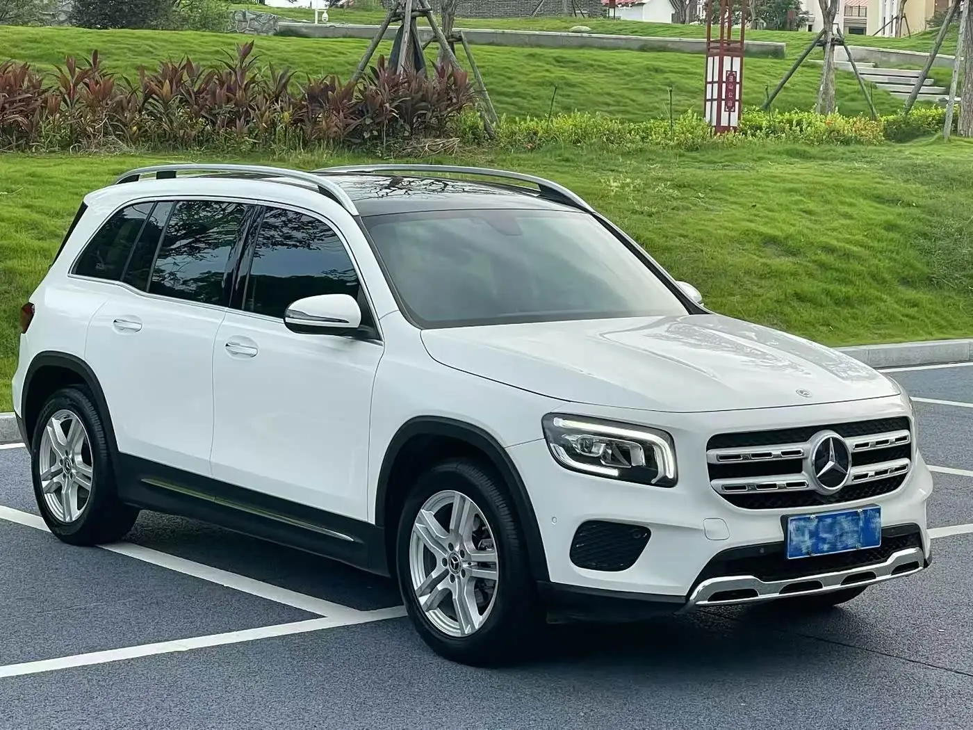Mercedes-Benz GLB 2021 — Photo 3/9