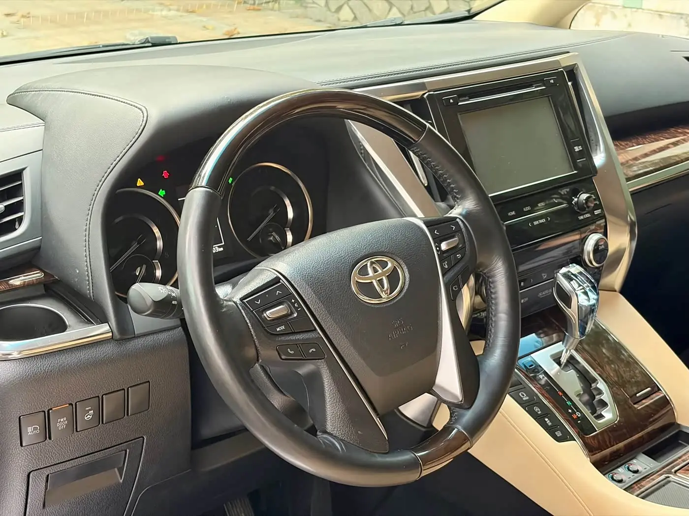 Toyota Alphard 2019 — Şəkil 18/20