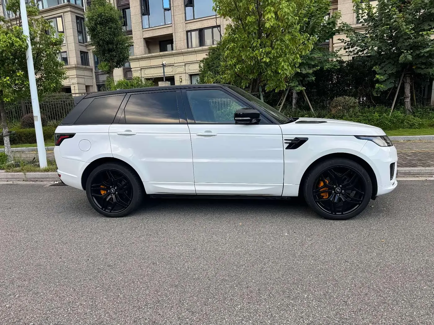Land Rover Range Rover Sport 2017 — Photo 2/5