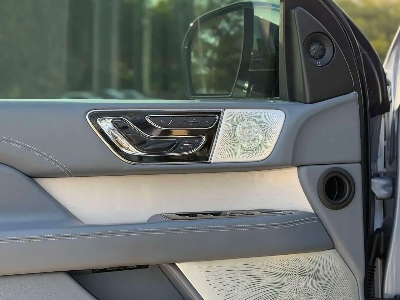 Lincoln Navigator 2022 — Şəkil 13/17