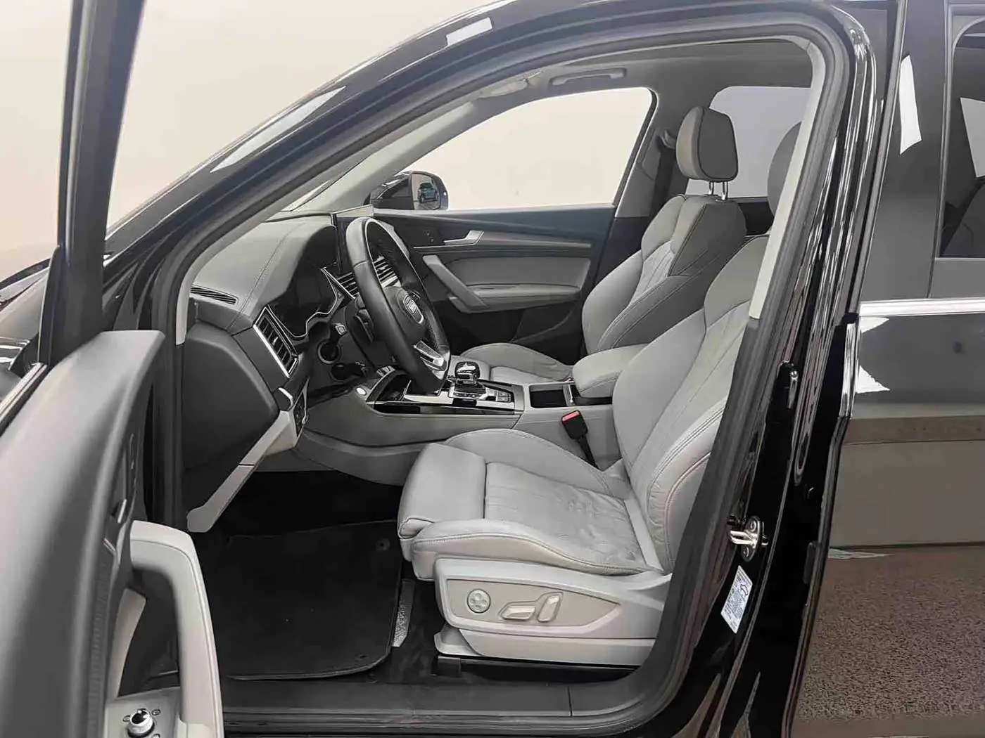 Audi Q5L 2021 — Photo 10/20