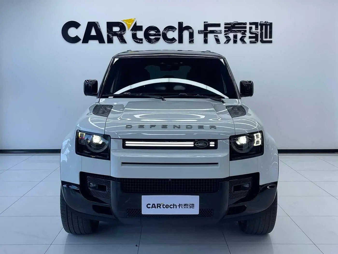 Land Rover Defender 2024 — Photo 2/20