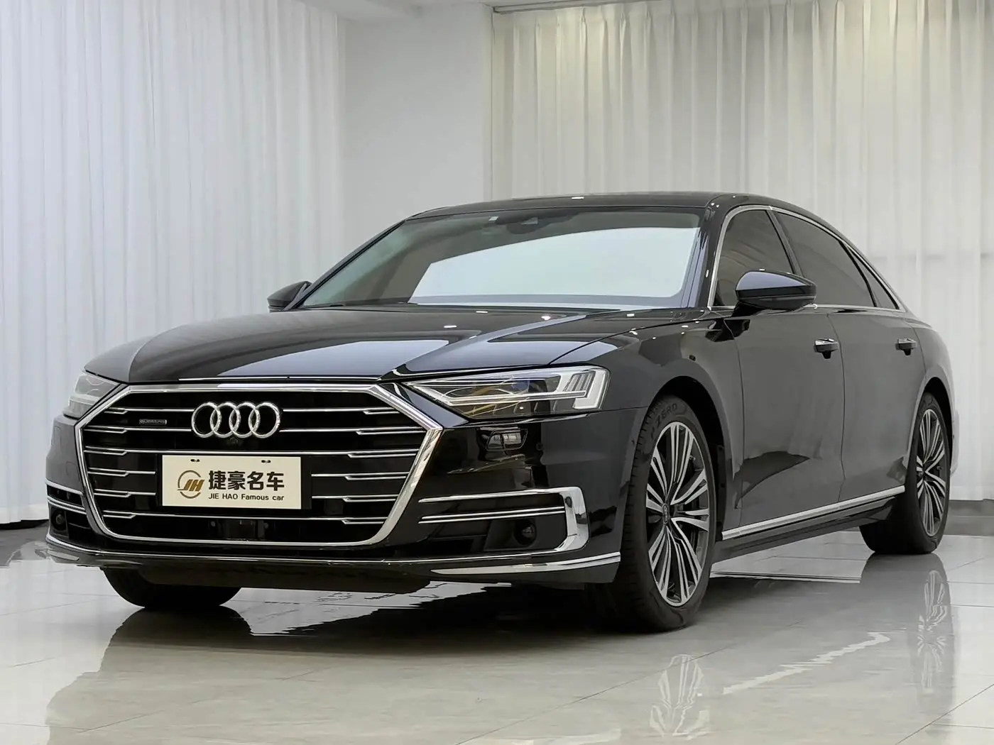 Audi A8 2022 — Фото 1/16