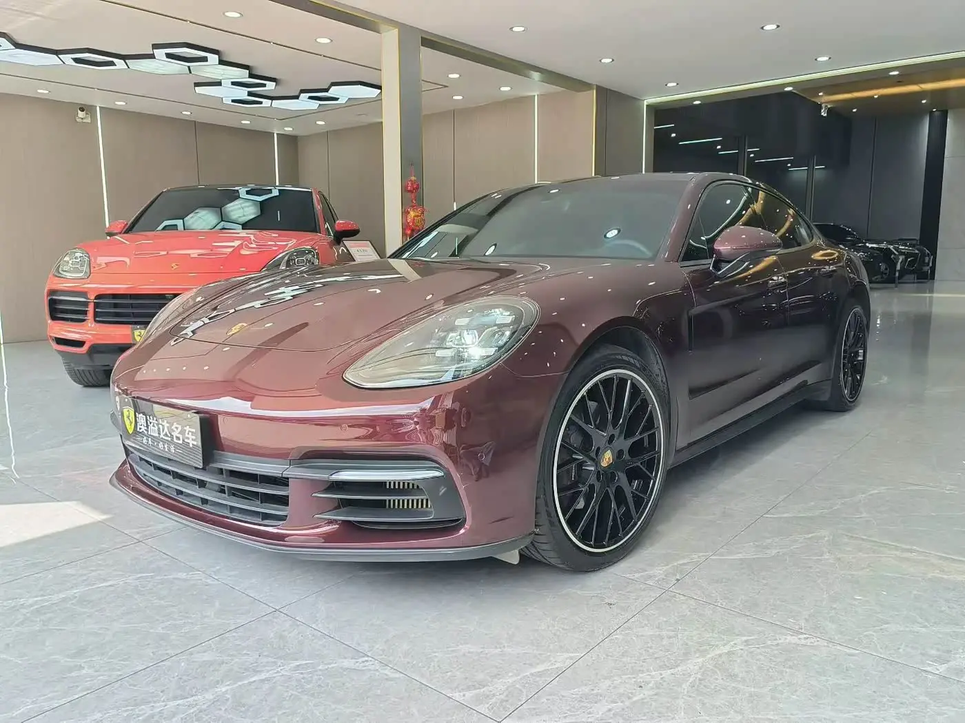 Porsche Panamera 2020 — Фото 2/17