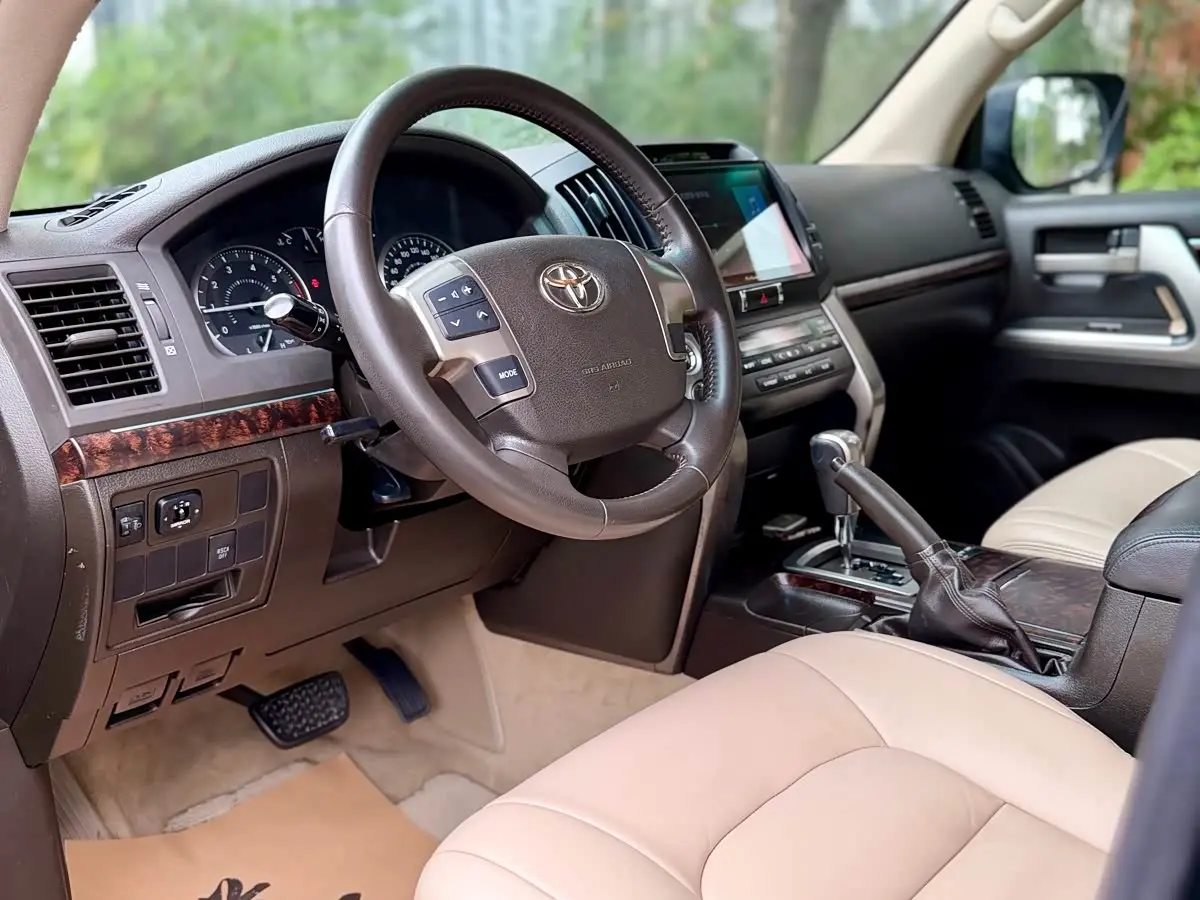 Toyota Land Cruiser 2010 — Şəkil 8/20