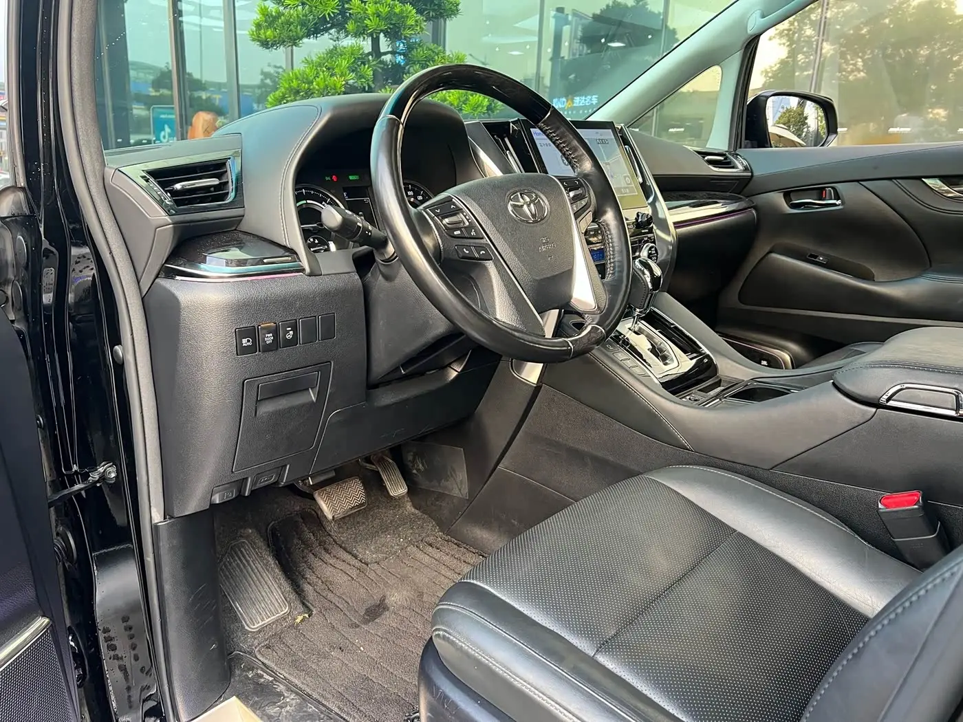 Toyota Vellfire 2021 — Photo 2/9