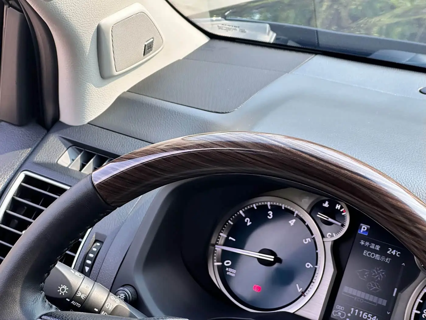 Toyota Prado 2018 — Photo 8/20
