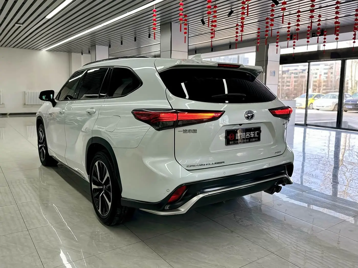 Toyota Crown Kluger 2022 — Şəkil 10/12