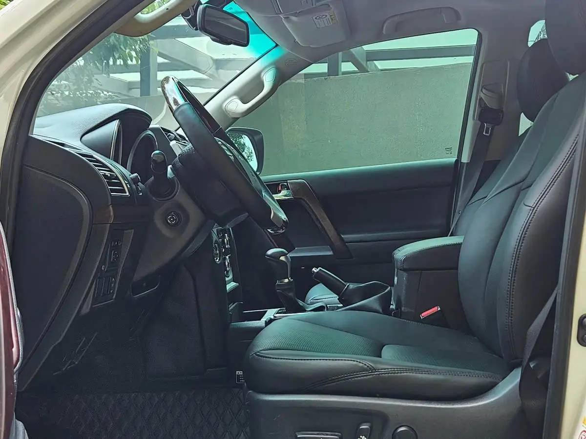Toyota Prado 2014 — Photo 7/12